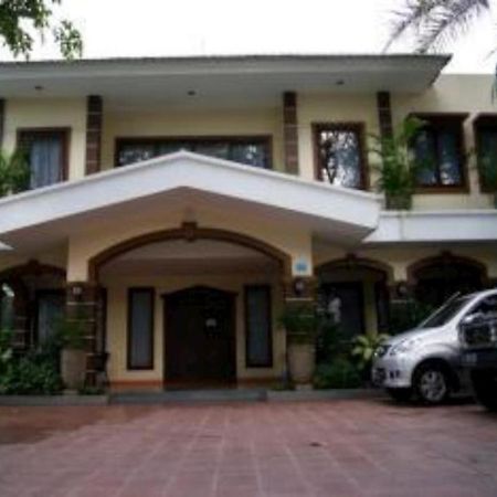 Grand Sumatera Hotel Surabaya Exterior photo