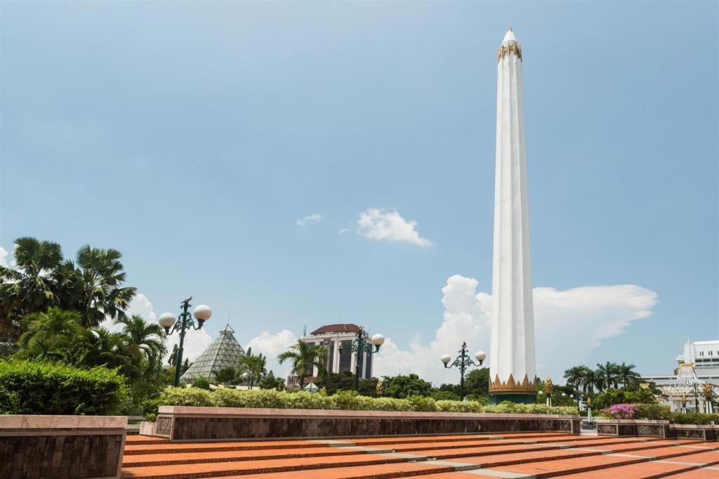 Grand Sumatera Hotel Surabaya Exterior photo