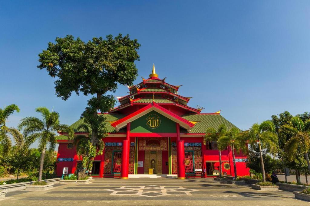 Grand Sumatera Hotel Surabaya Exterior photo