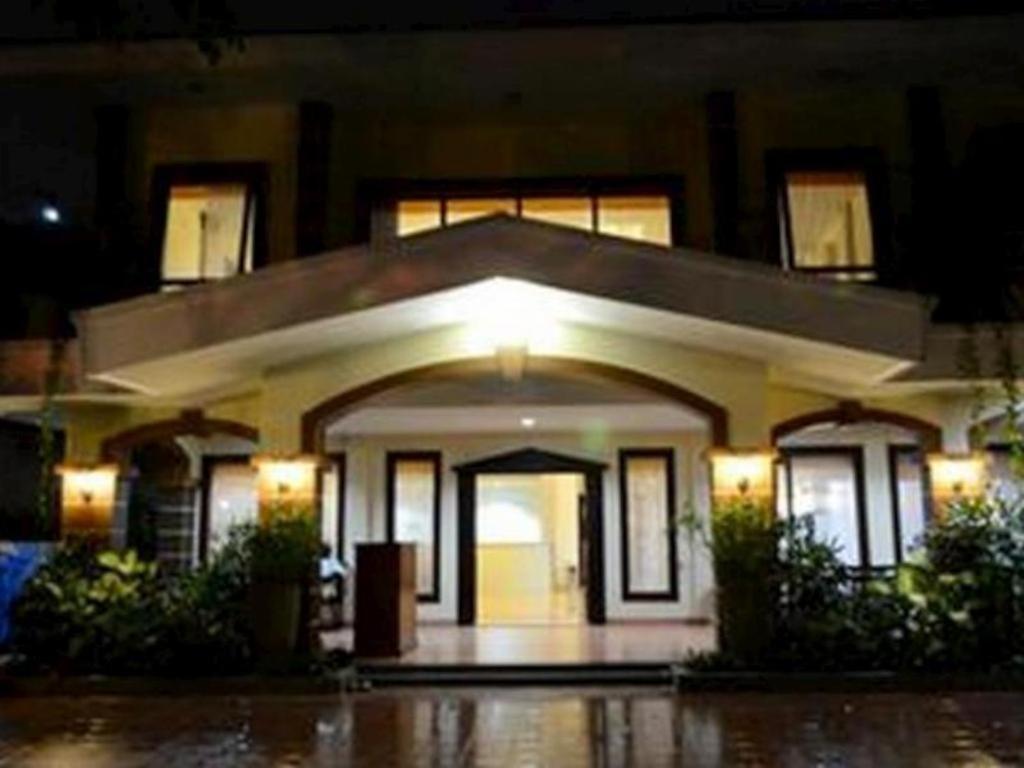 Grand Sumatera Hotel Surabaya Exterior photo