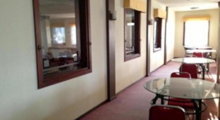 Grand Sumatera Hotel Surabaya Exterior photo