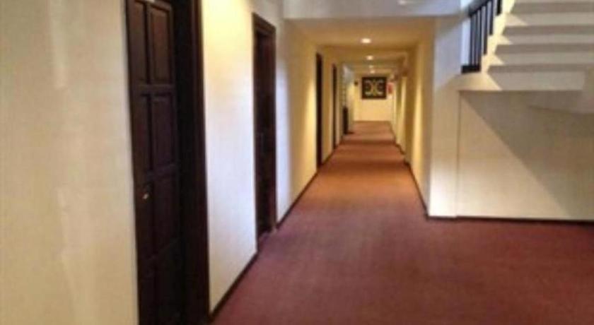 Grand Sumatera Hotel Surabaya Exterior photo