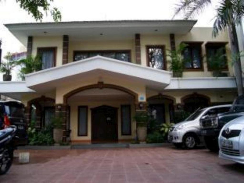 Grand Sumatera Hotel Surabaya Exterior photo