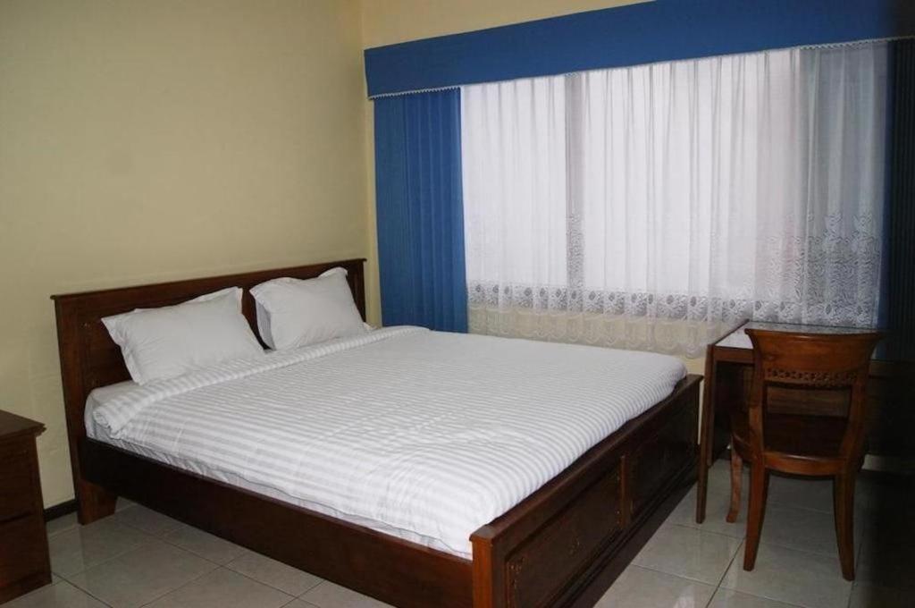 Grand Sumatera Hotel Surabaya Exterior photo
