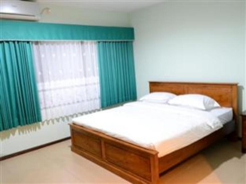Grand Sumatera Hotel Surabaya Exterior photo