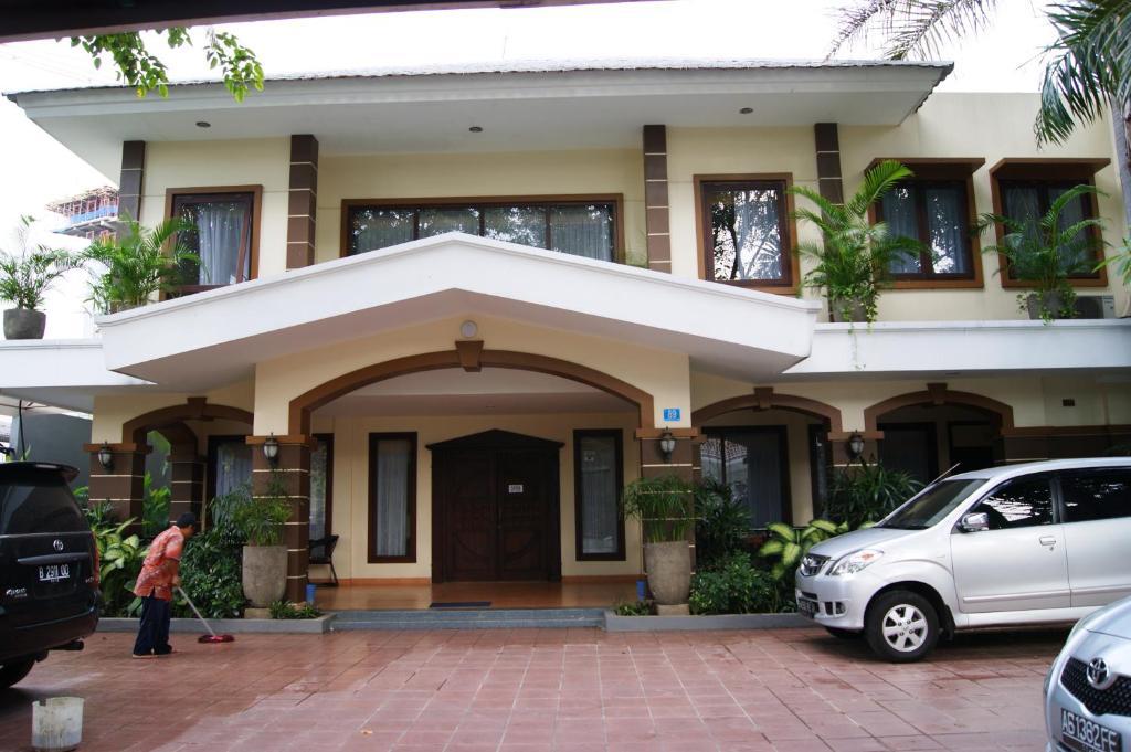 Grand Sumatera Hotel Surabaya Exterior photo