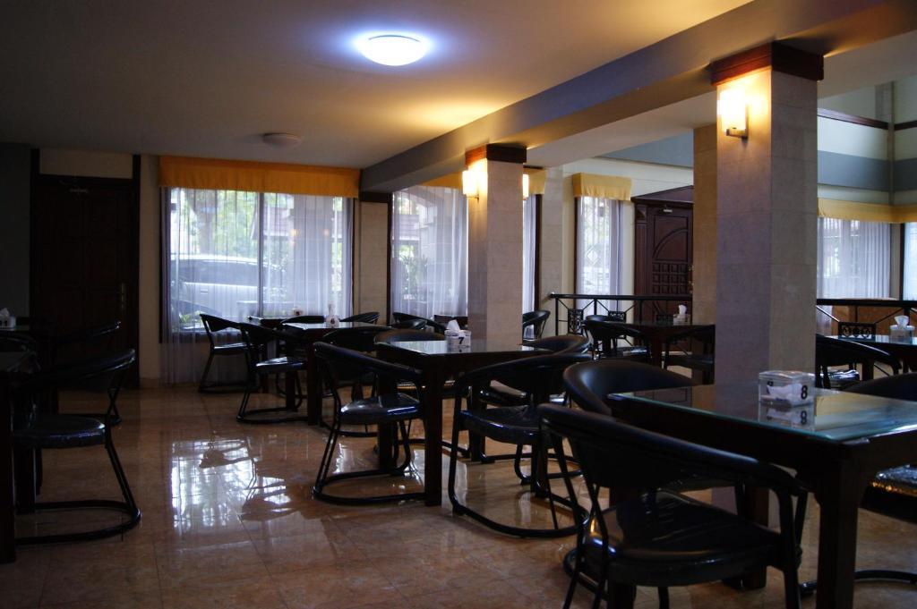 Grand Sumatera Hotel Surabaya Exterior photo