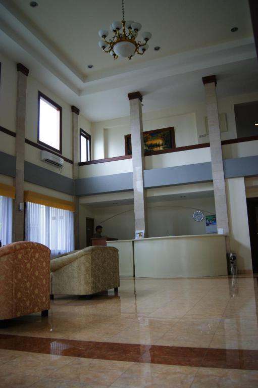 Grand Sumatera Hotel Surabaya Exterior photo