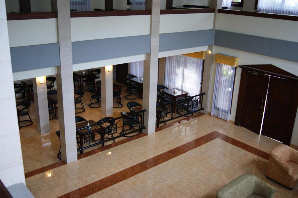 Grand Sumatera Hotel Surabaya Exterior photo