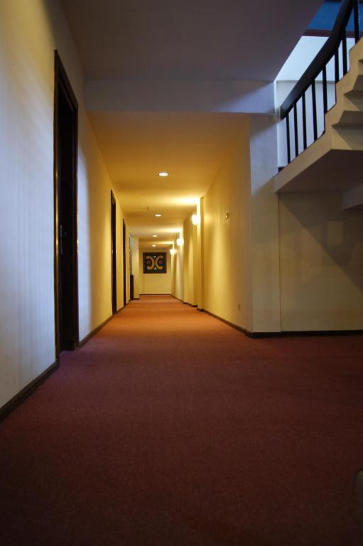 Grand Sumatera Hotel Surabaya Exterior photo