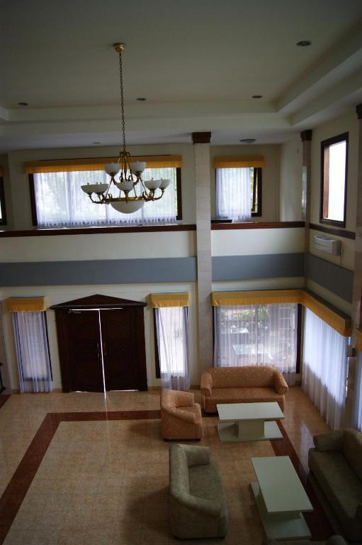 Grand Sumatera Hotel Surabaya Exterior photo