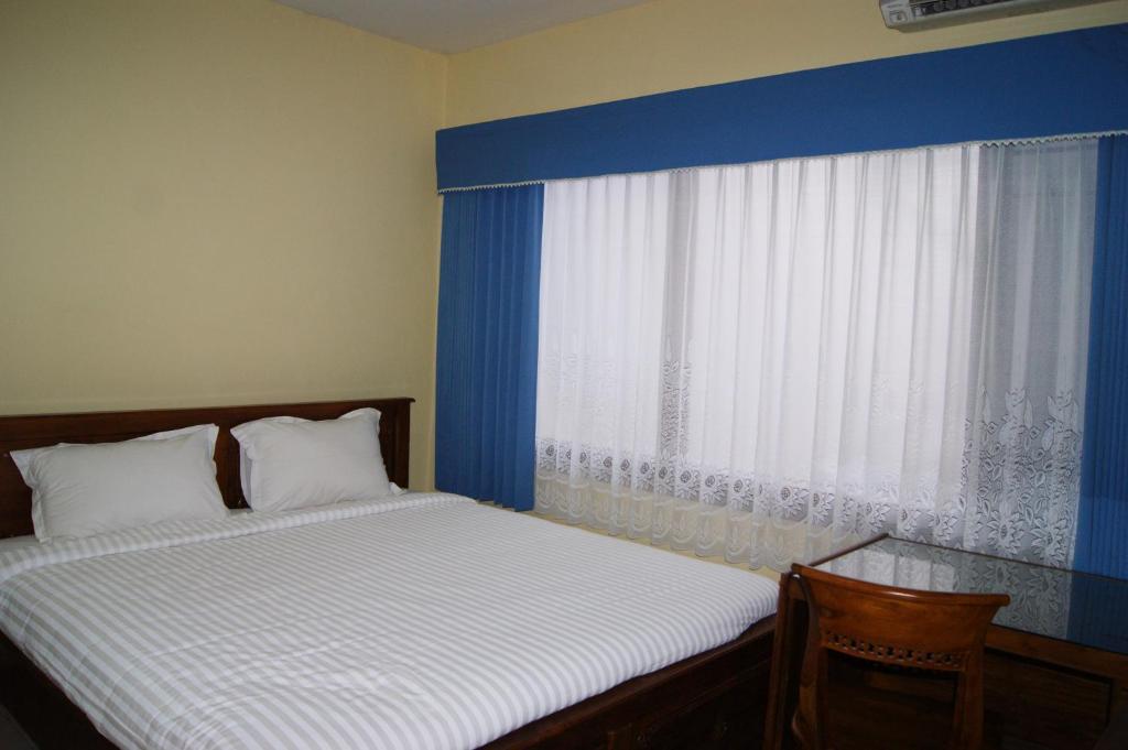 Grand Sumatera Hotel Surabaya Exterior photo