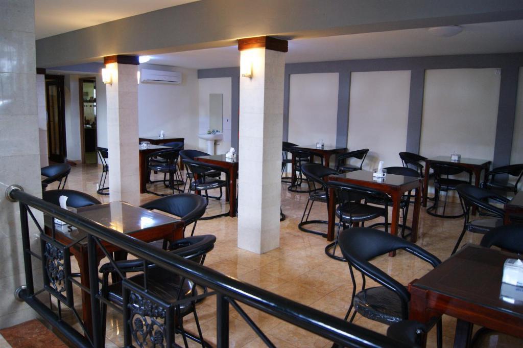 Grand Sumatera Hotel Surabaya Exterior photo